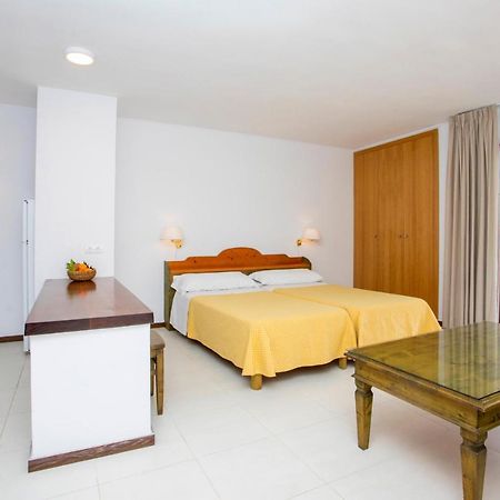Apartamentos Bon Lloc Santa Eularia des Riu Buitenkant foto