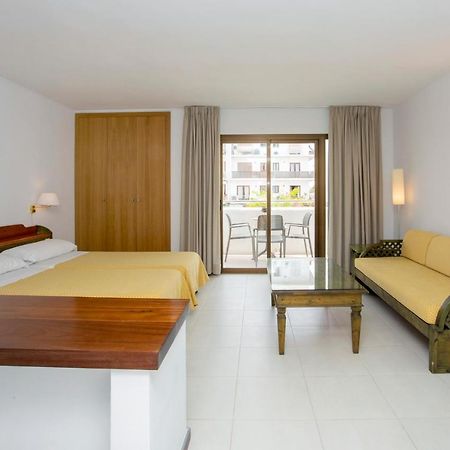 Apartamentos Bon Lloc Santa Eularia des Riu Buitenkant foto