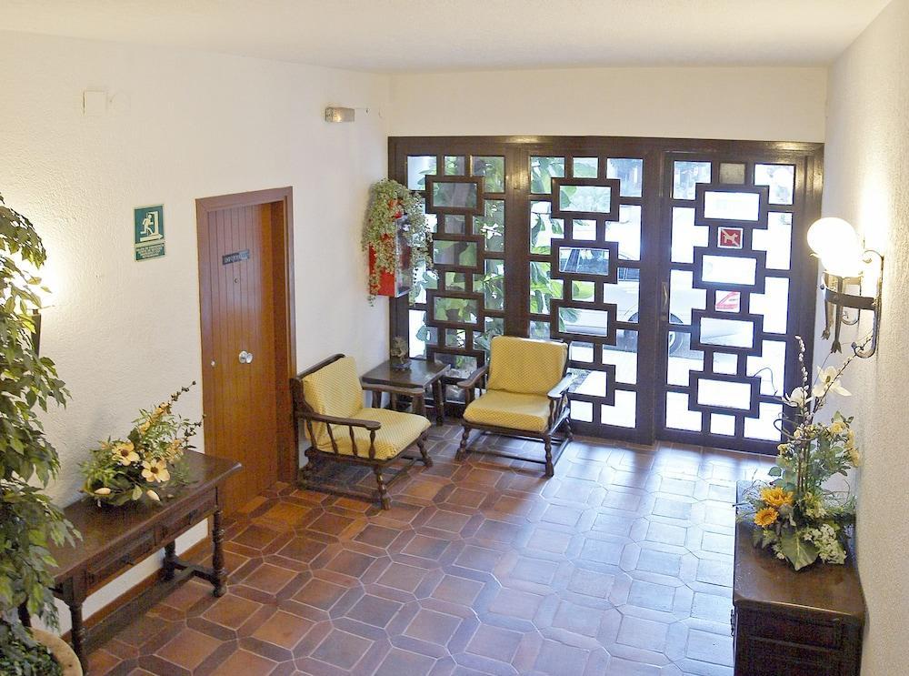 Apartamentos Bon Lloc Santa Eularia des Riu Buitenkant foto