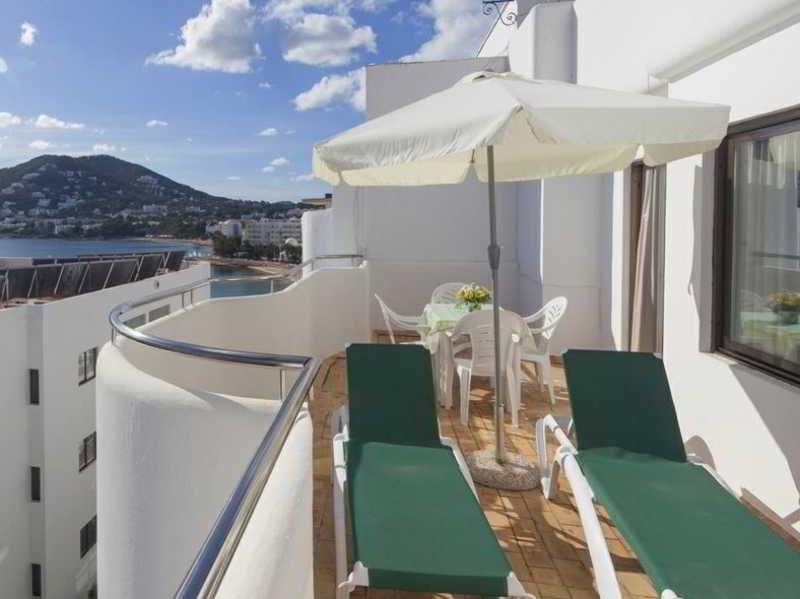 Apartamentos Bon Lloc Santa Eularia des Riu Buitenkant foto