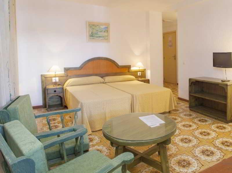 Apartamentos Bon Lloc Santa Eularia des Riu Buitenkant foto