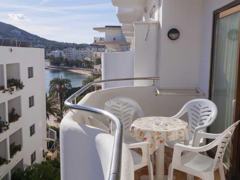 Apartamentos Bon Lloc Santa Eularia des Riu Buitenkant foto