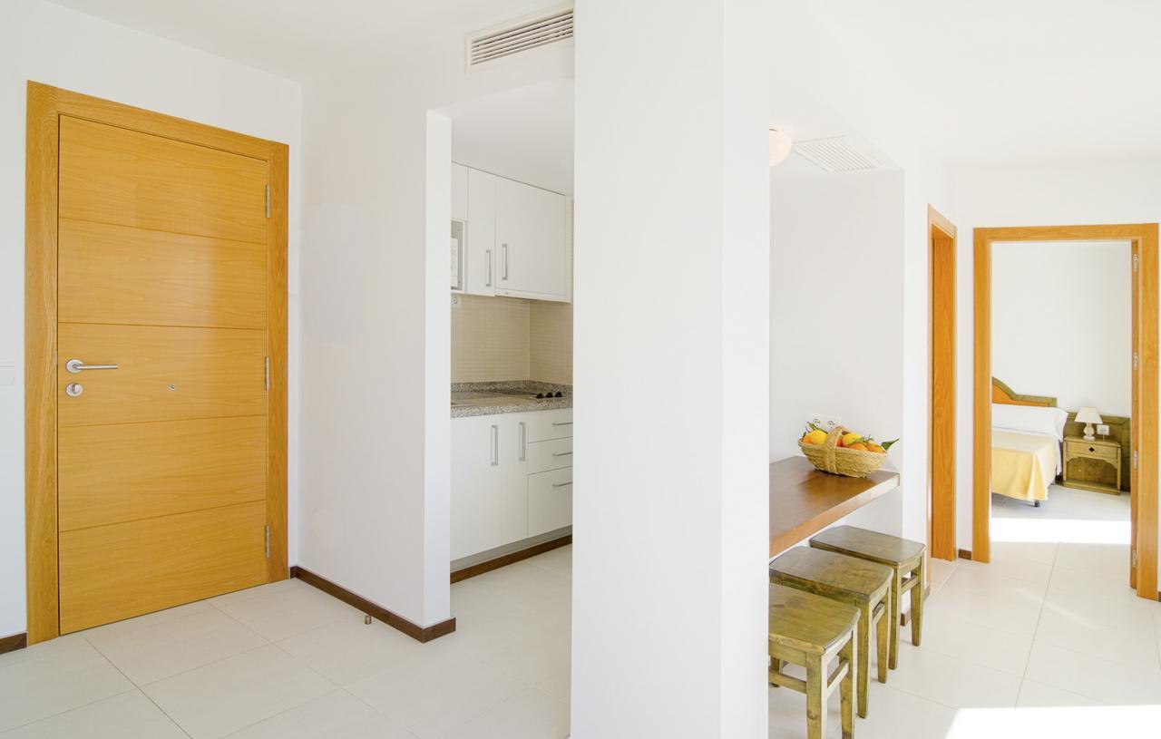 Apartamentos Bon Lloc Santa Eularia des Riu Buitenkant foto