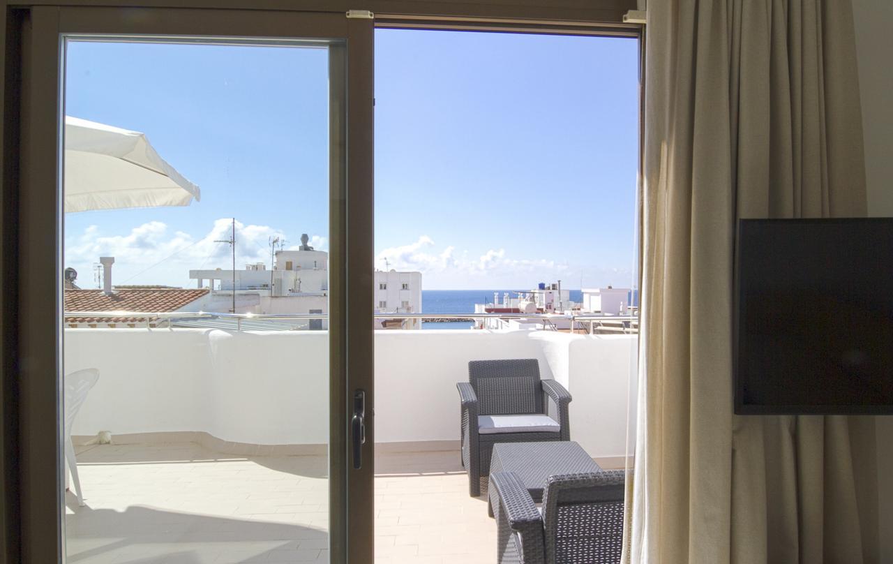 Apartamentos Bon Lloc Santa Eularia des Riu Buitenkant foto