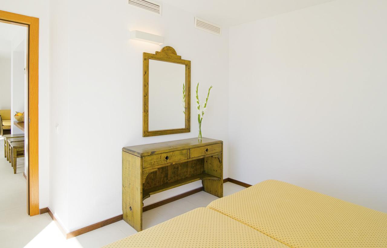 Apartamentos Bon Lloc Santa Eularia des Riu Buitenkant foto