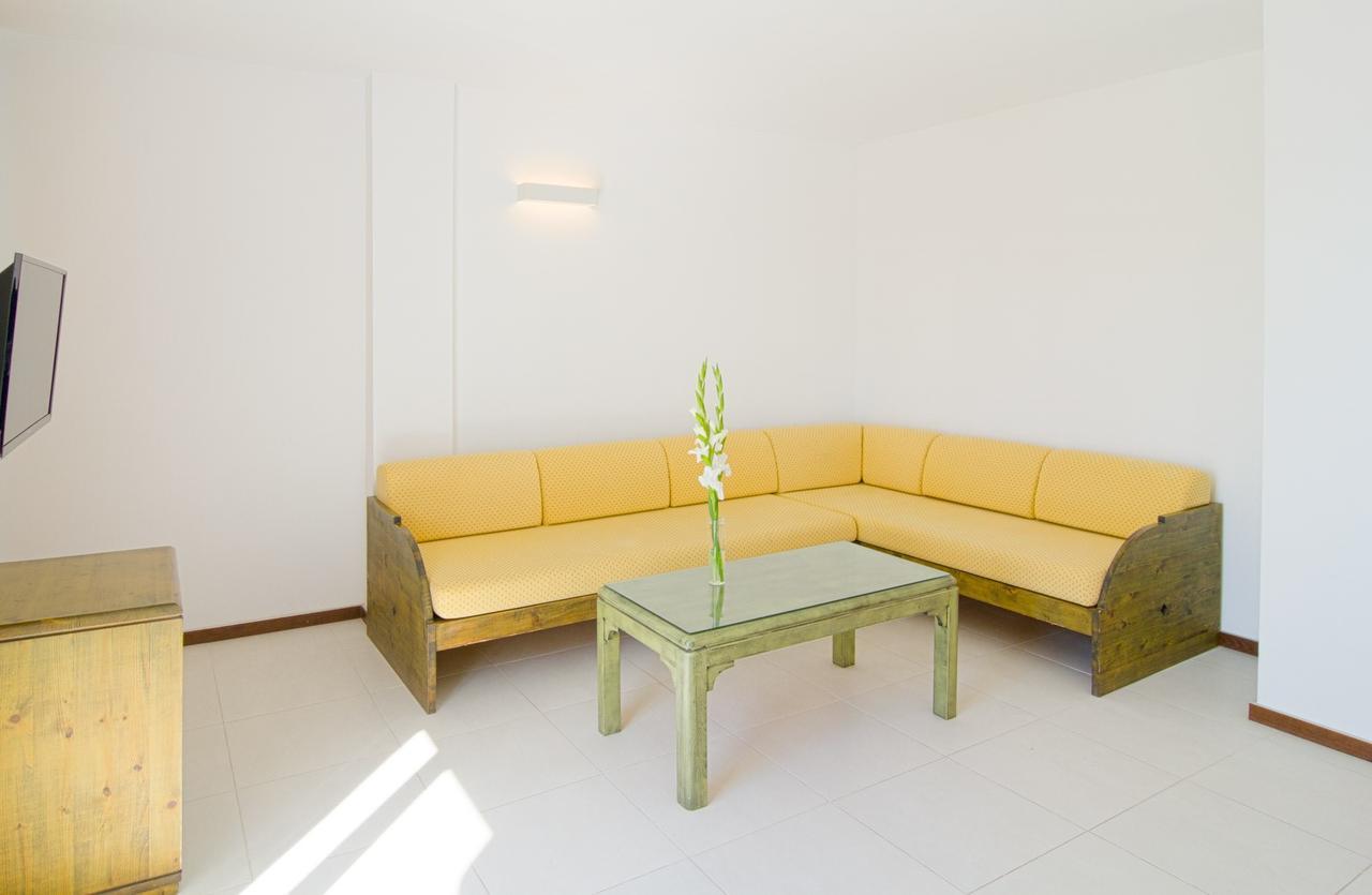 Apartamentos Bon Lloc Santa Eularia des Riu Buitenkant foto