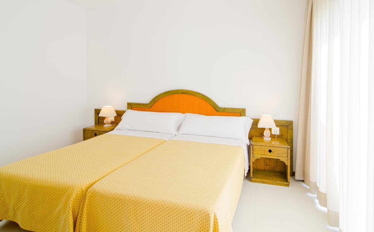Apartamentos Bon Lloc Santa Eularia des Riu Buitenkant foto