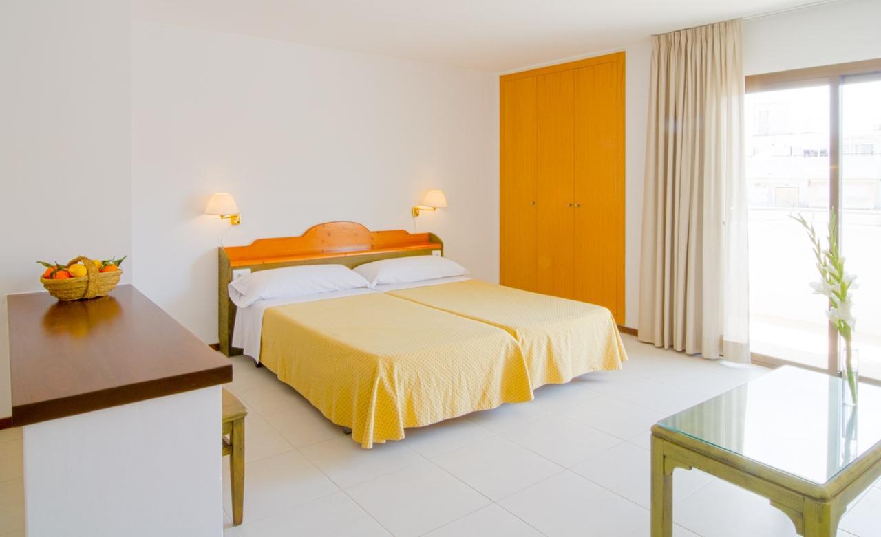 Apartamentos Bon Lloc Santa Eularia des Riu Buitenkant foto