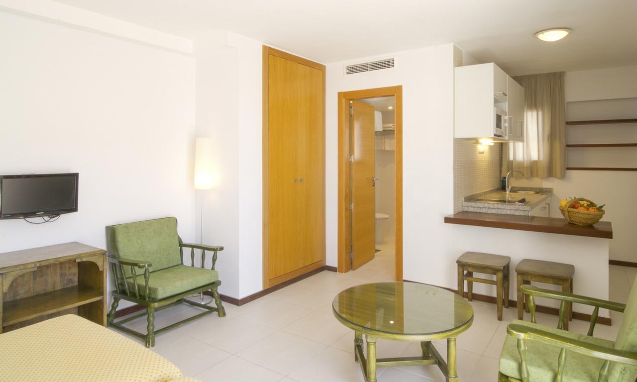 Apartamentos Bon Lloc Santa Eularia des Riu Buitenkant foto