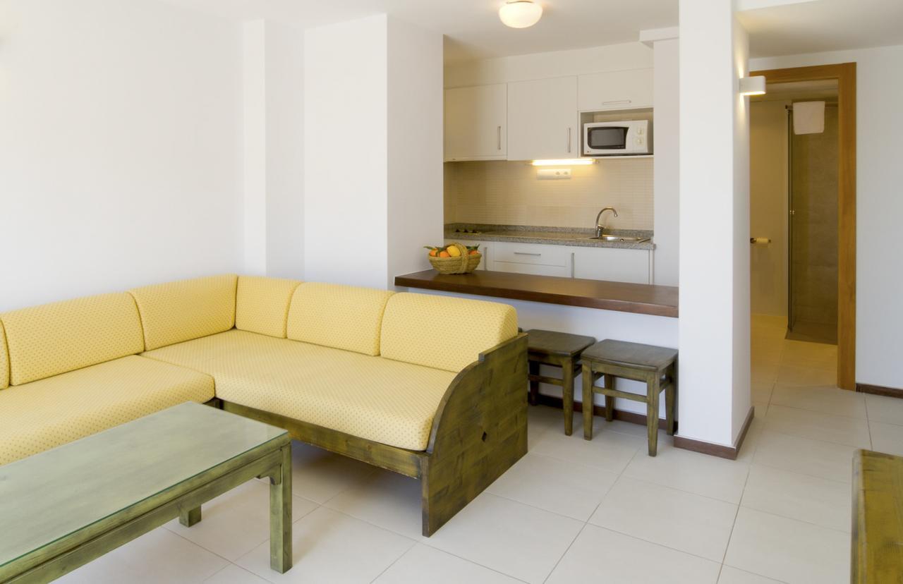 Apartamentos Bon Lloc Santa Eularia des Riu Buitenkant foto