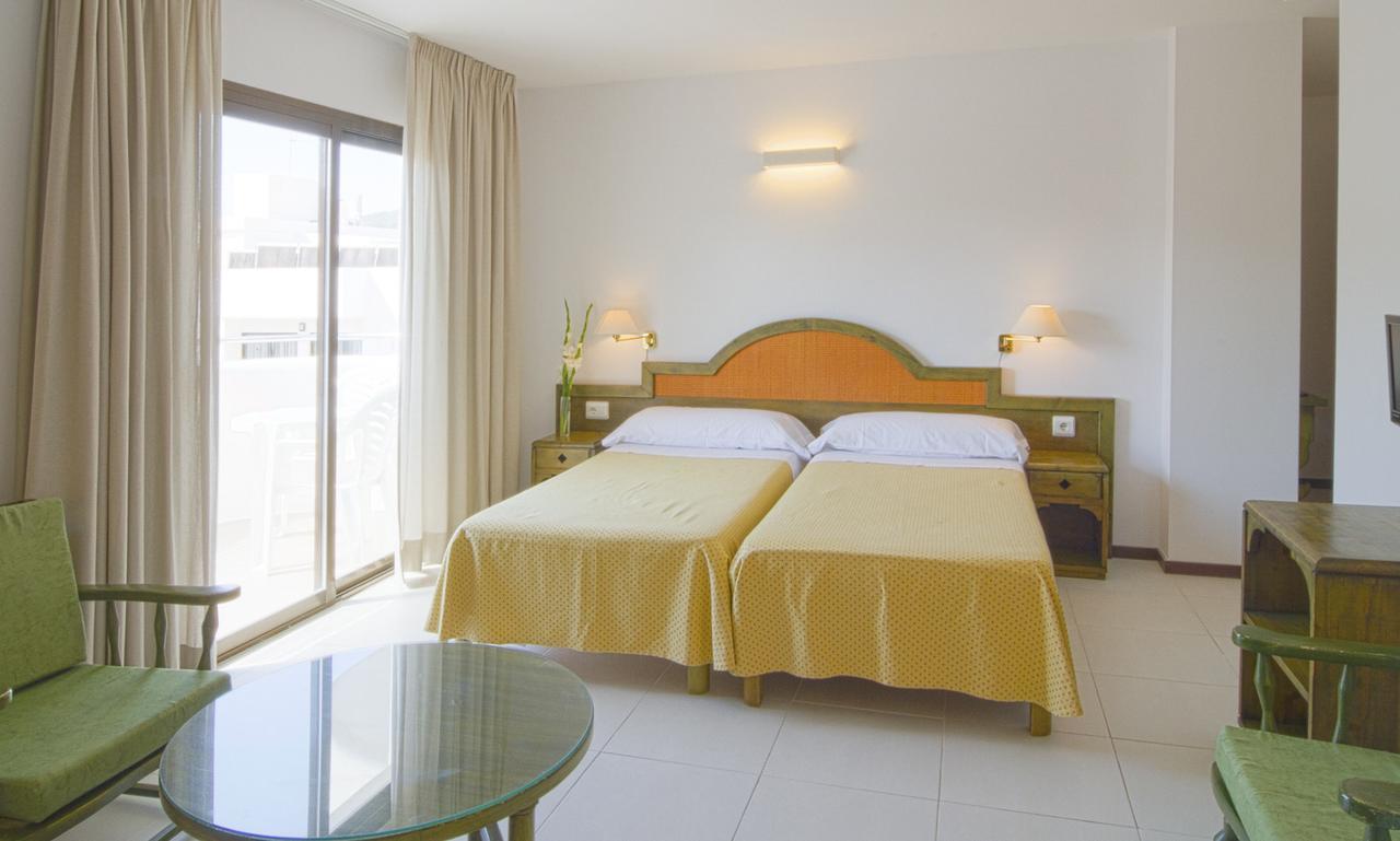 Apartamentos Bon Lloc Santa Eularia des Riu Buitenkant foto