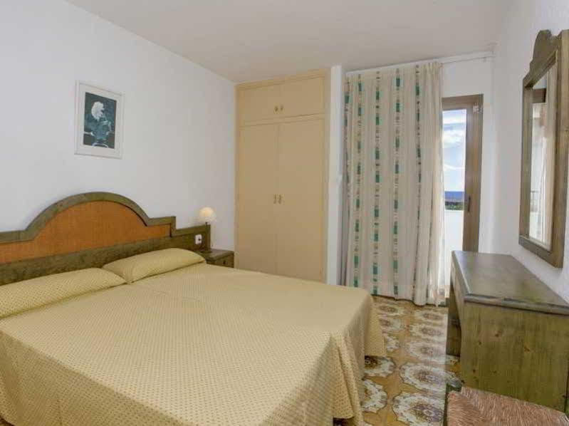 Apartamentos Bon Lloc Santa Eularia des Riu Buitenkant foto