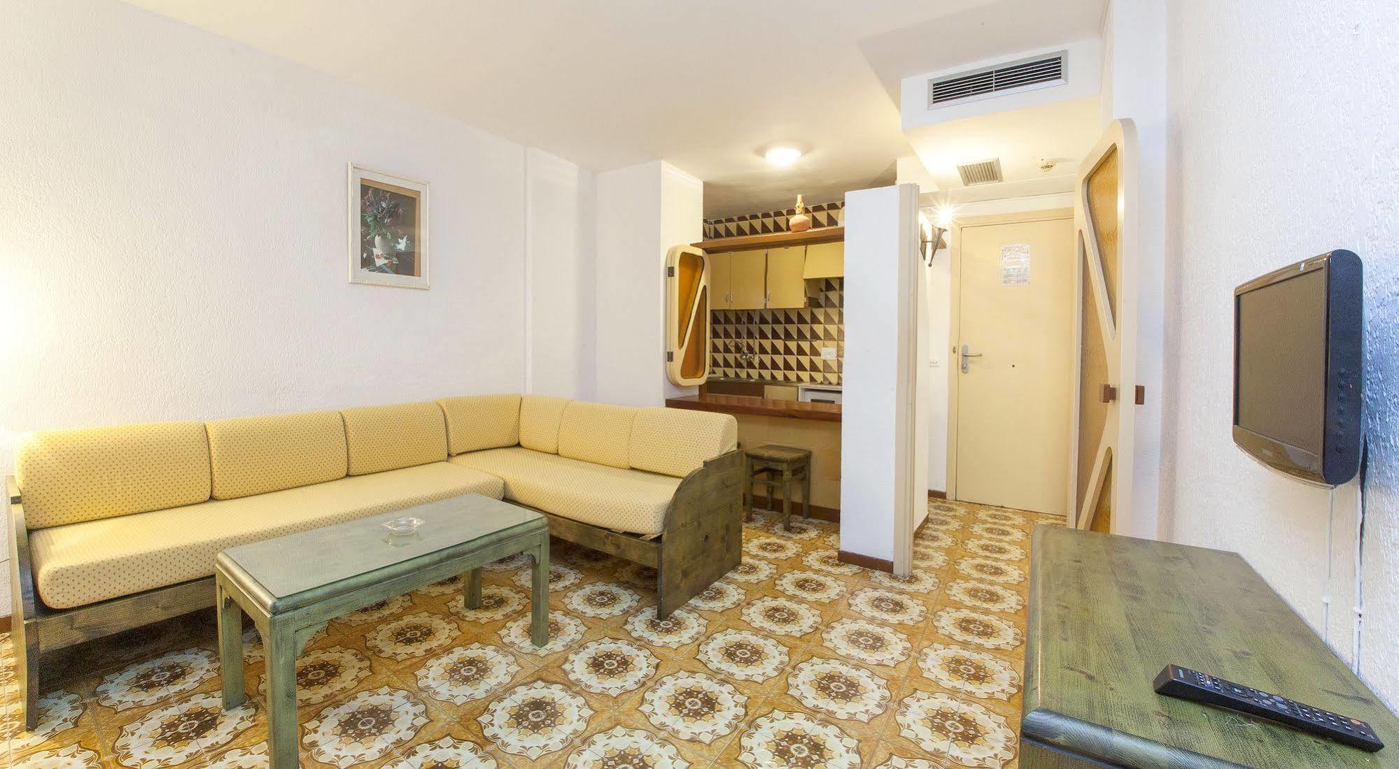 Apartamentos Bon Lloc Santa Eularia des Riu Buitenkant foto
