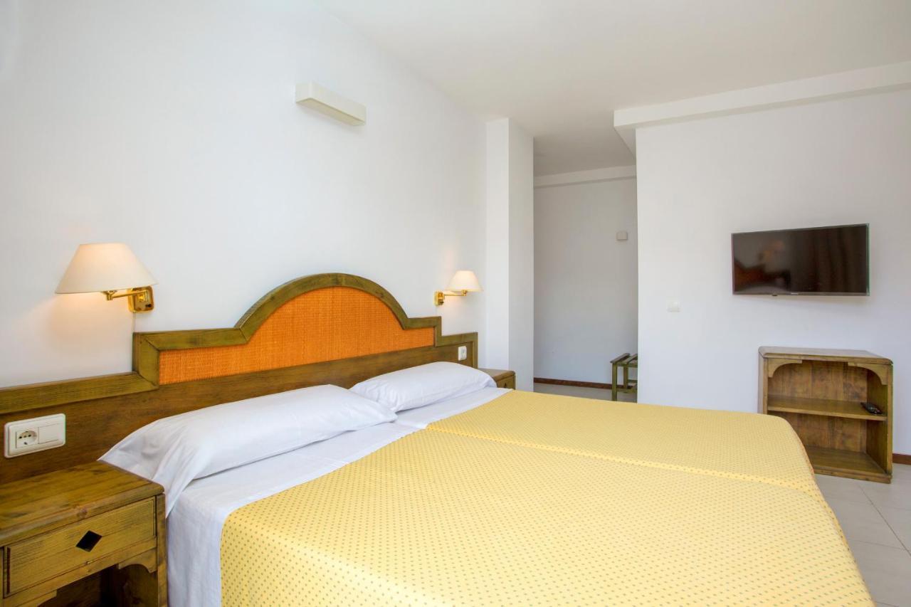 Apartamentos Bon Lloc Santa Eularia des Riu Buitenkant foto