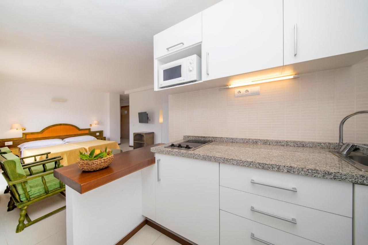 Apartamentos Bon Lloc Santa Eularia des Riu Buitenkant foto