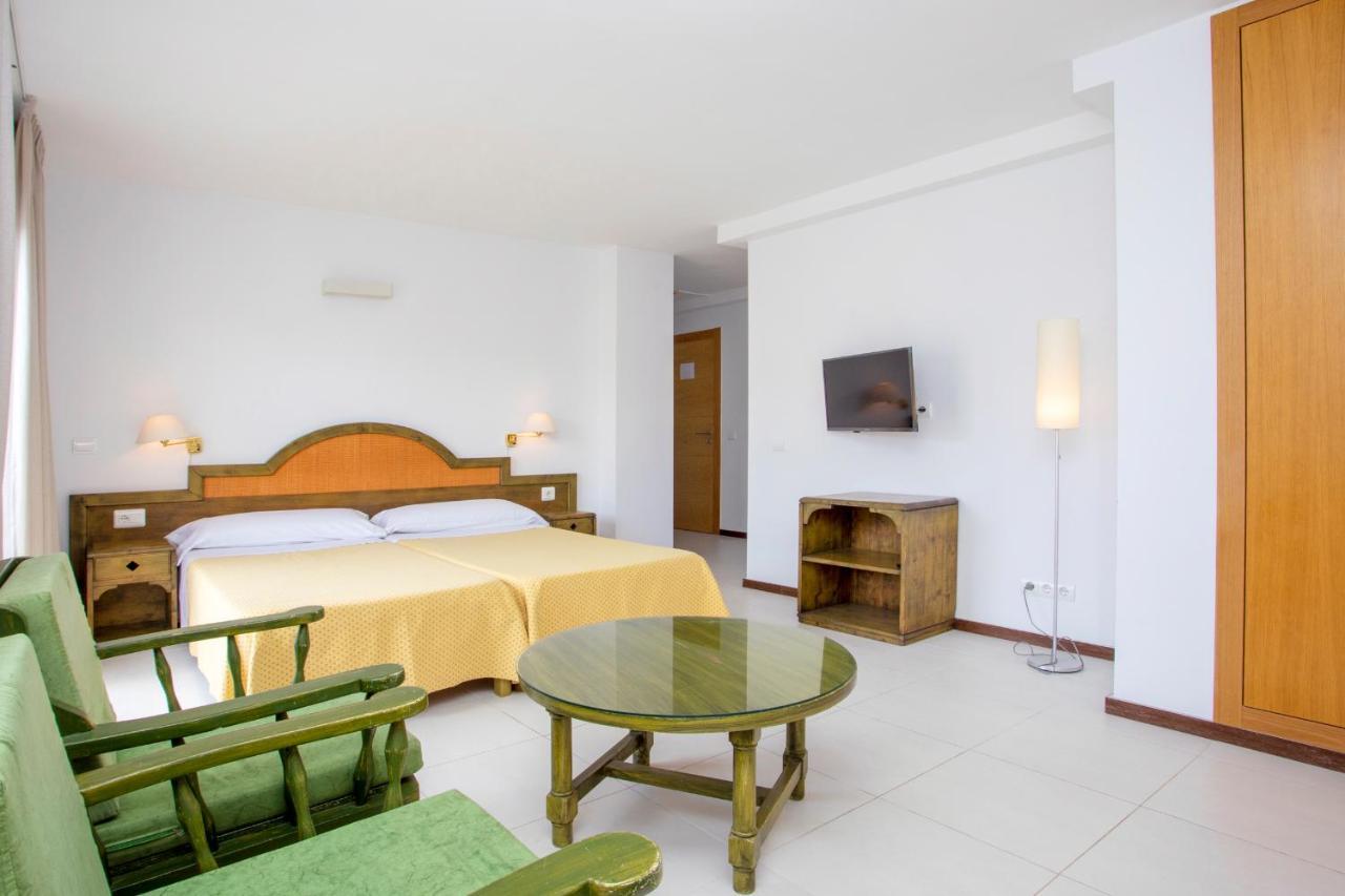 Apartamentos Bon Lloc Santa Eularia des Riu Buitenkant foto