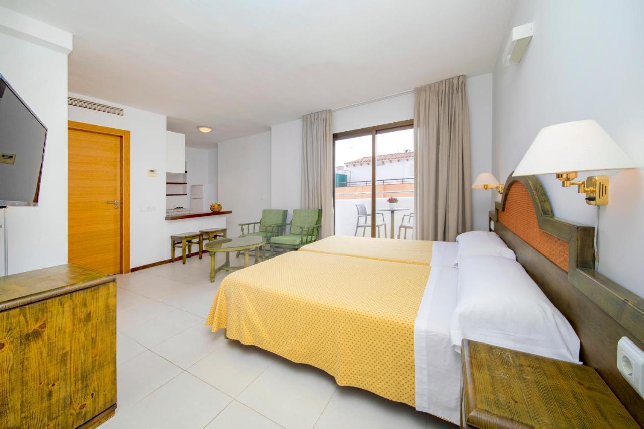 Apartamentos Bon Lloc Santa Eularia des Riu Buitenkant foto