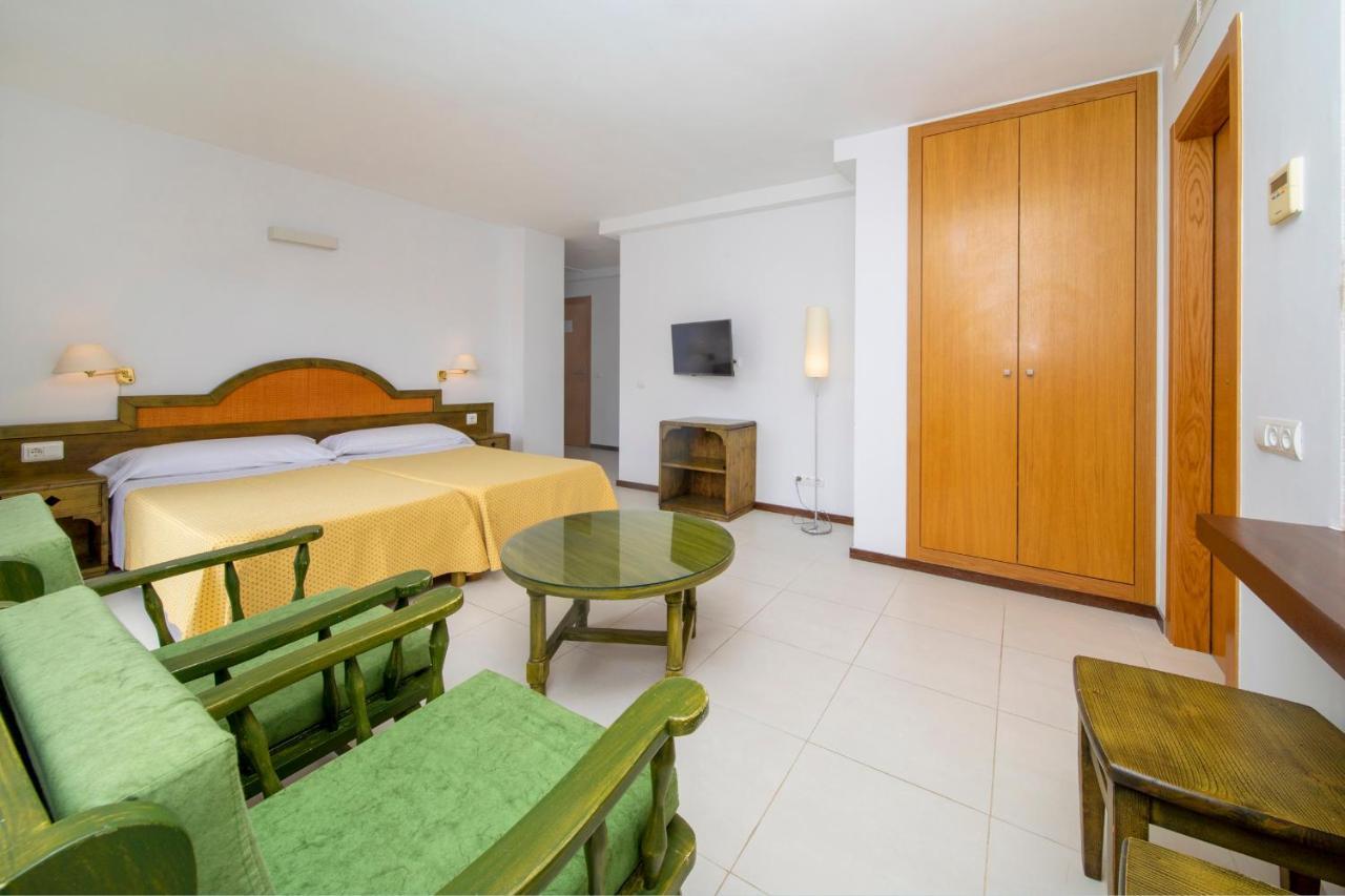 Apartamentos Bon Lloc Santa Eularia des Riu Buitenkant foto