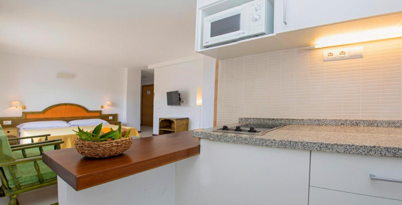 Apartamentos Bon Lloc Santa Eularia des Riu Buitenkant foto