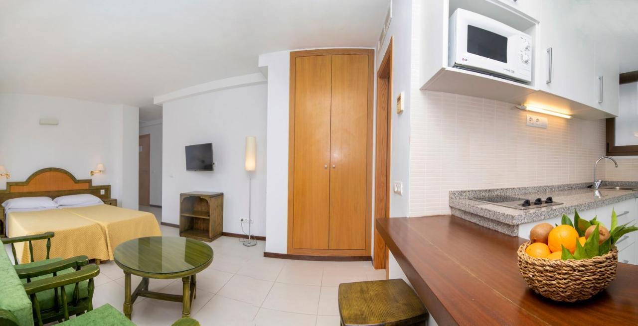 Apartamentos Bon Lloc Santa Eularia des Riu Buitenkant foto