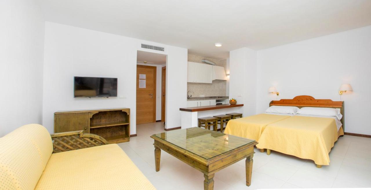 Apartamentos Bon Lloc Santa Eularia des Riu Buitenkant foto