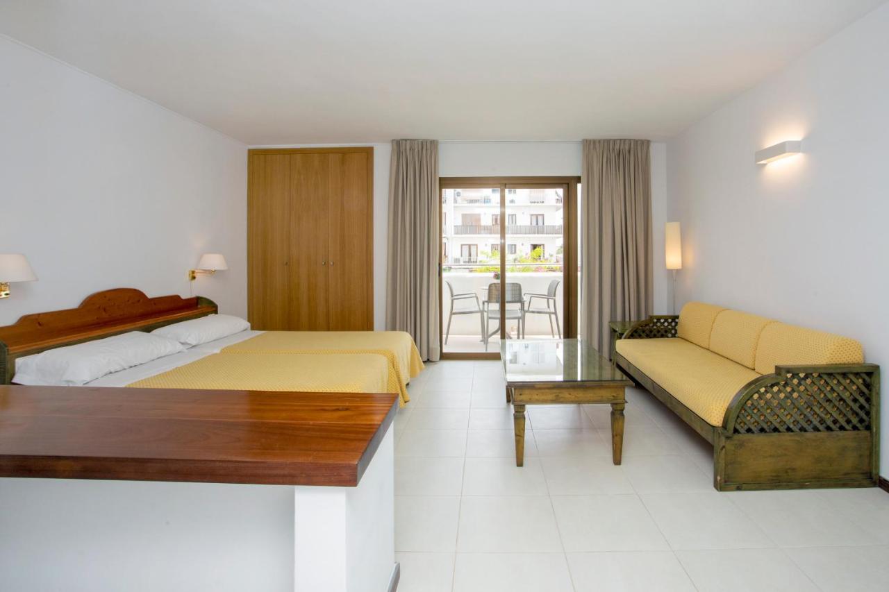 Apartamentos Bon Lloc Santa Eularia des Riu Buitenkant foto