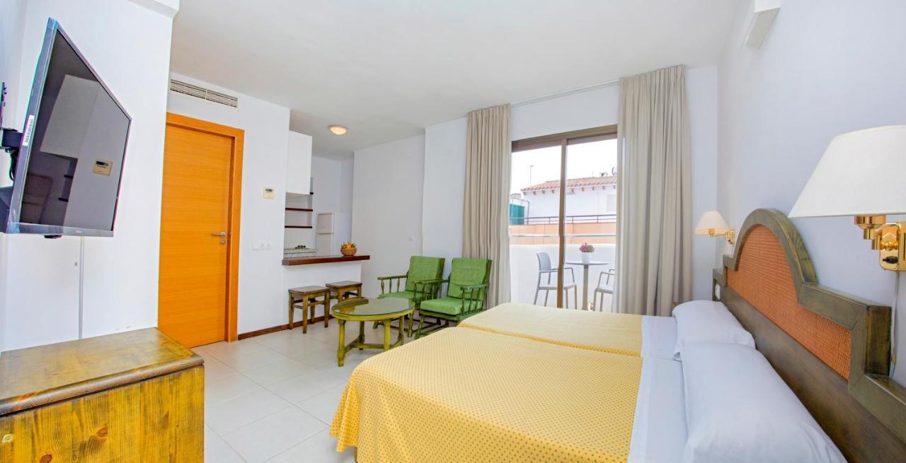 Apartamentos Bon Lloc Santa Eularia des Riu Buitenkant foto