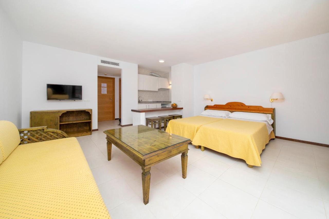 Apartamentos Bon Lloc Santa Eularia des Riu Buitenkant foto