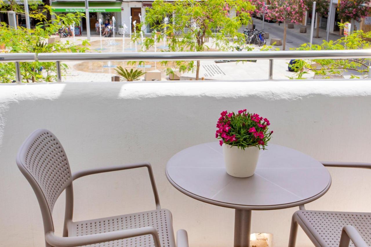 Apartamentos Bon Lloc Santa Eularia des Riu Buitenkant foto